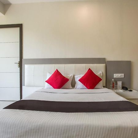 Capital O 35557 Hotel Aura Mumbai Eksteriør bilde