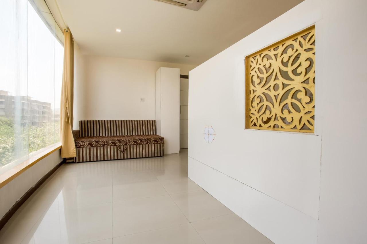 Capital O 35557 Hotel Aura Mumbai Eksteriør bilde