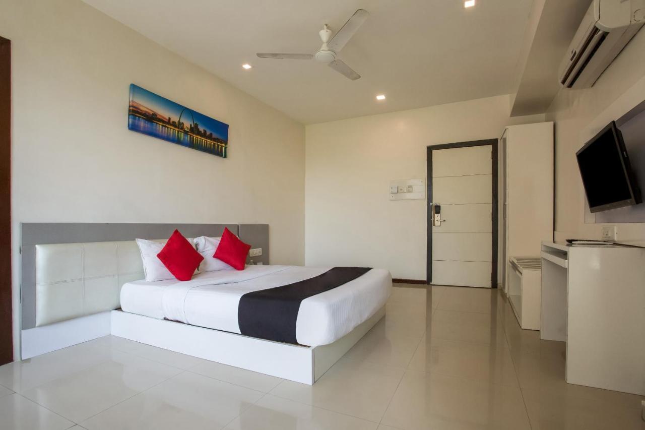 Capital O 35557 Hotel Aura Mumbai Eksteriør bilde