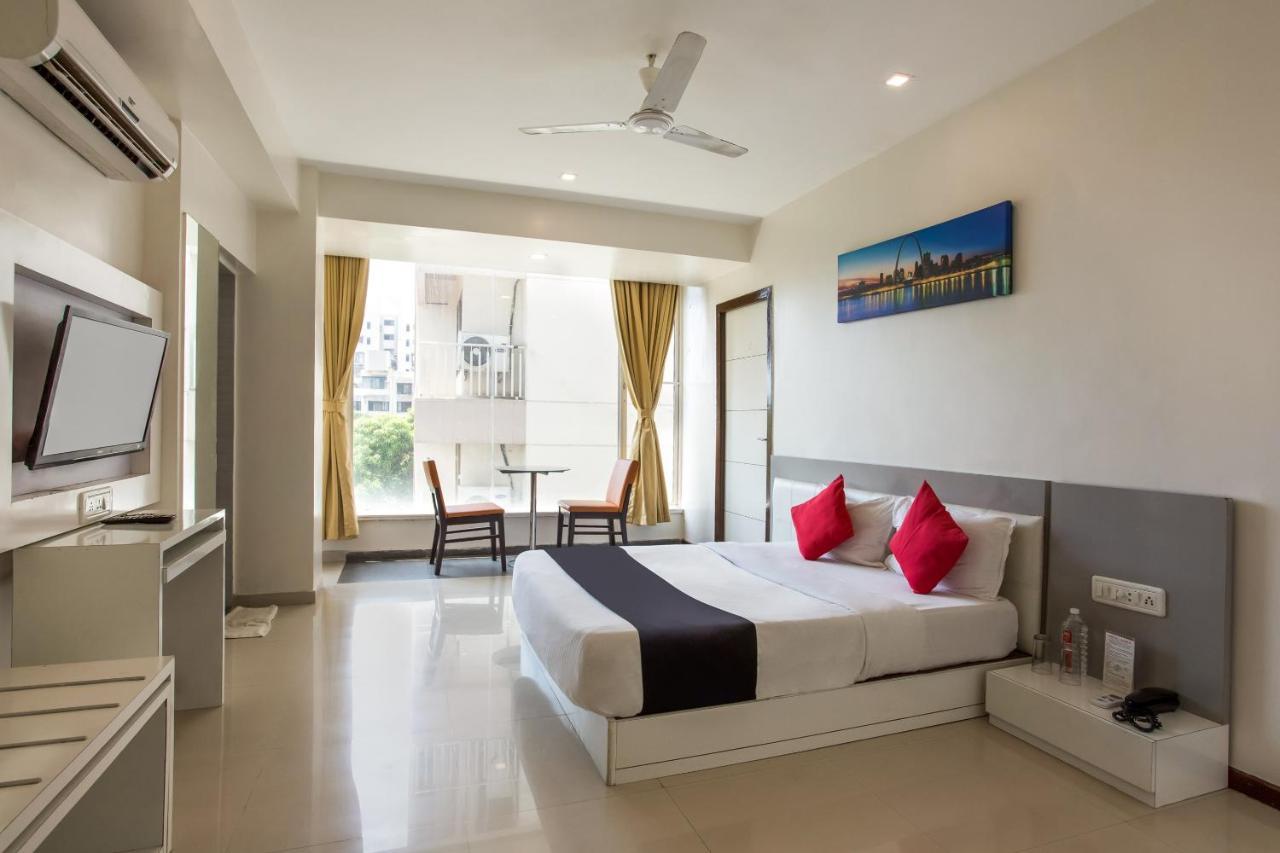 Capital O 35557 Hotel Aura Mumbai Eksteriør bilde